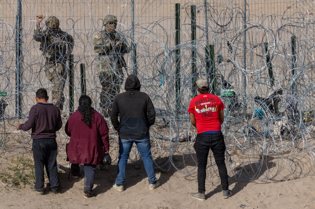 Hundreds of migrants continue attempting to cross the border to reach the Mexico-US border, in Ciudad Juarez, Mexico on March 29, 2024.