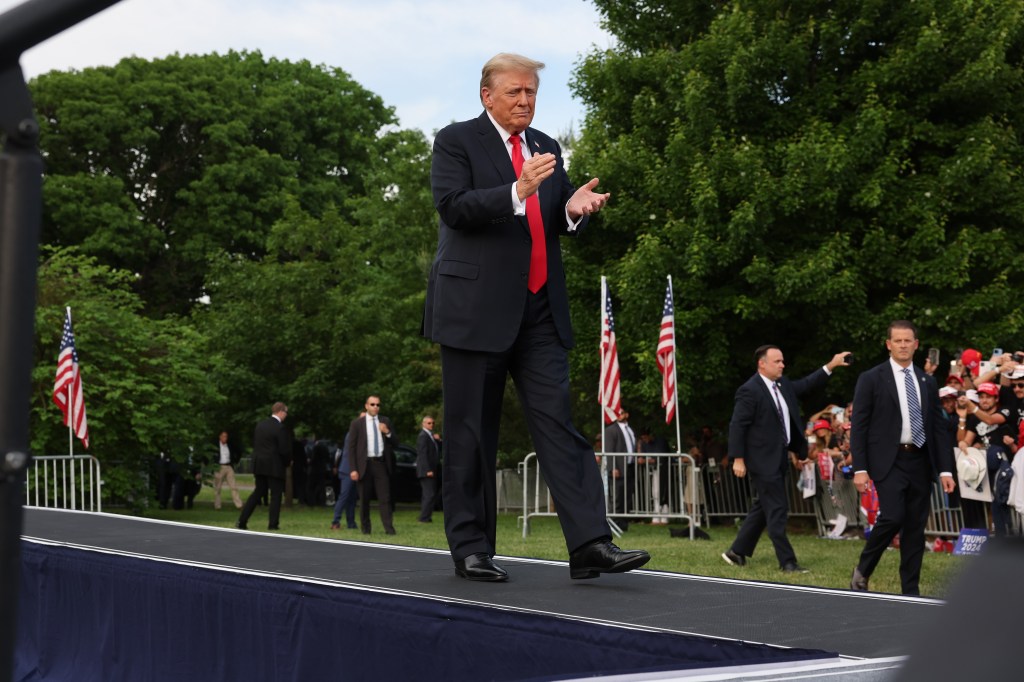 Trump highlighted local issues like the poor conditions of the subway system and the migrant crisis.