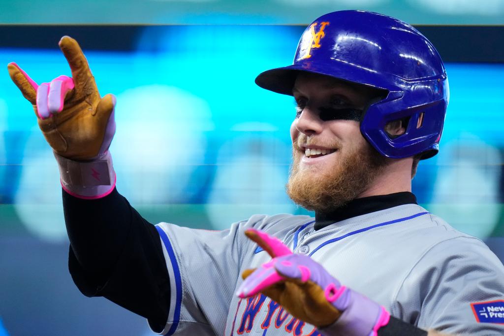 Harrison Bader celebrates a hit during the Mets' win over the Marlins on Sunday.