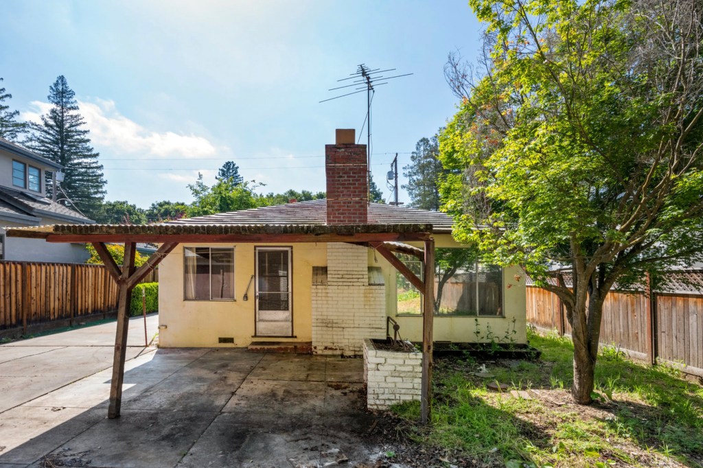 The home home occupies 1,100 square feet. 