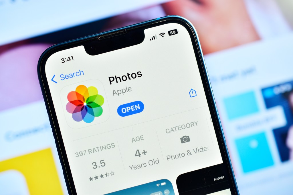 Deleted photos are reappearing on iPhones that have gotten Apple's latest update.