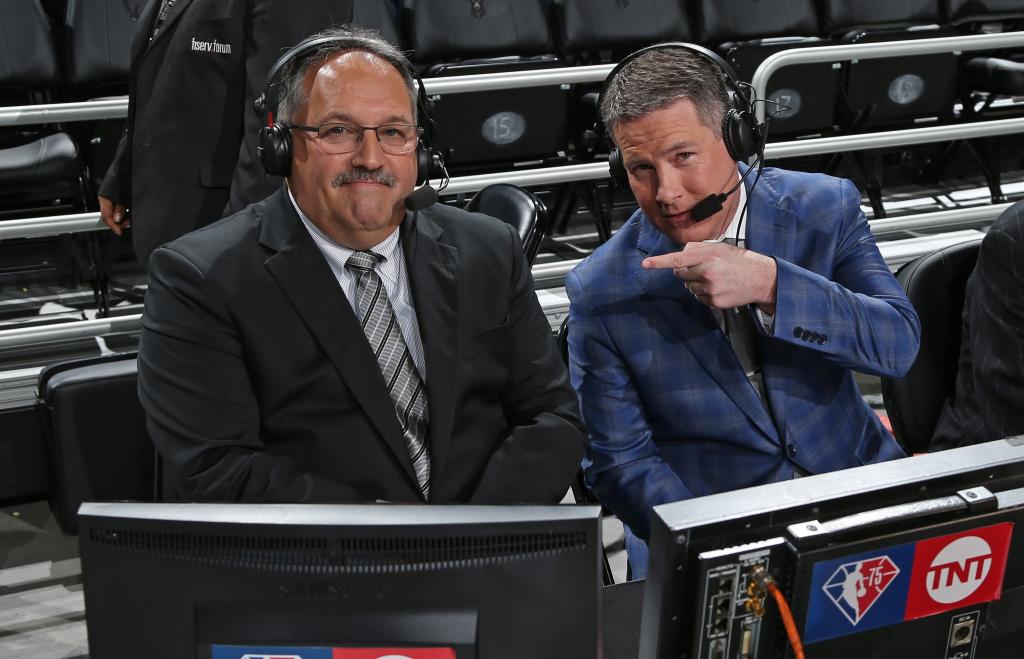 Brian Anderson (left) points at broadcast partner Stan Van Gundy during a 2023 game.