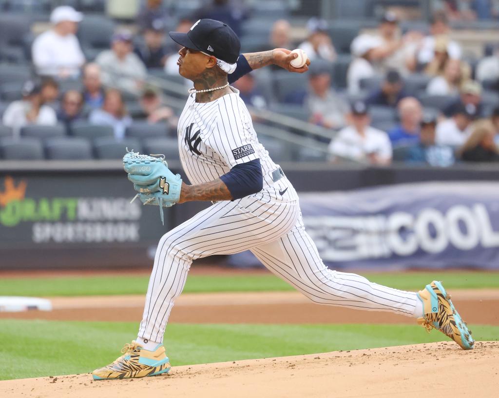 Marcus Stroman delivers a pitch during the Yankees' loss to the Astros.