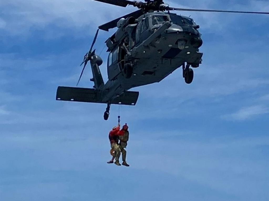 US Air Force rescuers are seen hoisting up on on the passengers onto the helicopter.