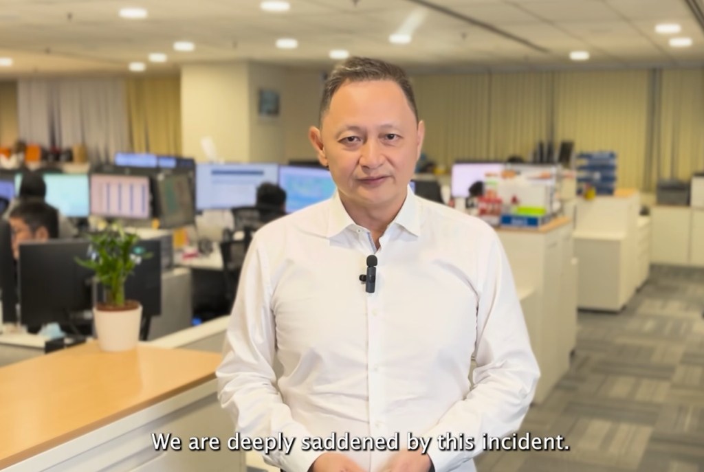 Singapore Airlines CEO Goh Choon Phong issued an apology for Tuesday's traumatic flight that resulted in the death on one passenger.