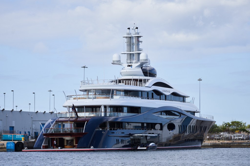 Mark Zuckerberg $300 million superyacht