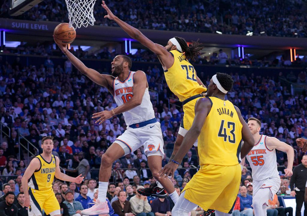 Indiana Pacers vs. New York Knicks at Madison Square Garden - New York Knicks guard Alec Burks #18 goes up for a shot as Indiana Pacers forward Isaiah Jackson #22 jumps to defend during the second quarter.