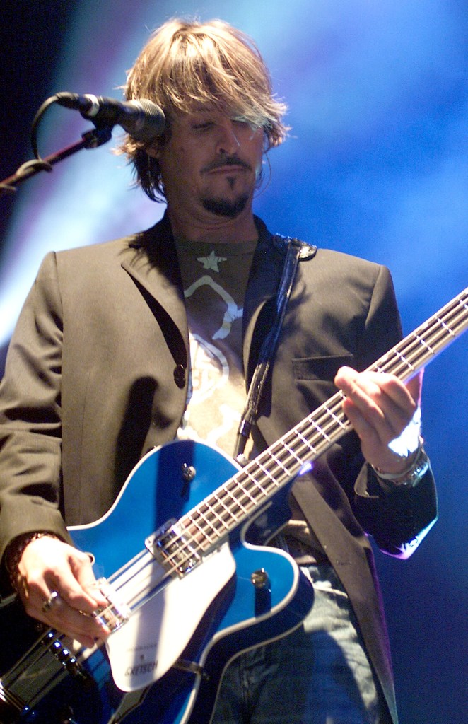 Charlie Colin performs at the Hammerstein Ballroom in NYC on July 22, 2003