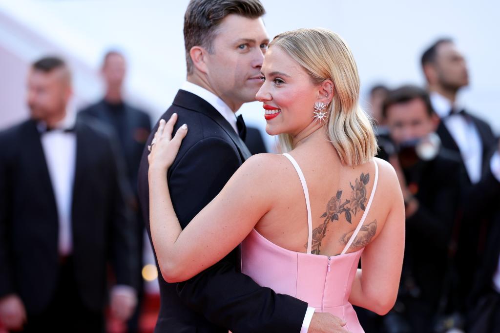 Colin Jost and Scarlett Johansson at the "Asteroid City" premiere 