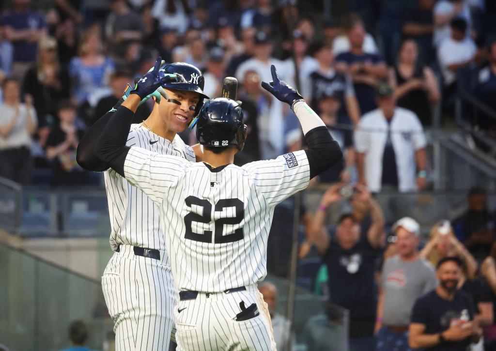 Aaron Judge (99) congratulates New York Yankees outfielder Juan Soto (22) on his 2-run home run during the third inning.