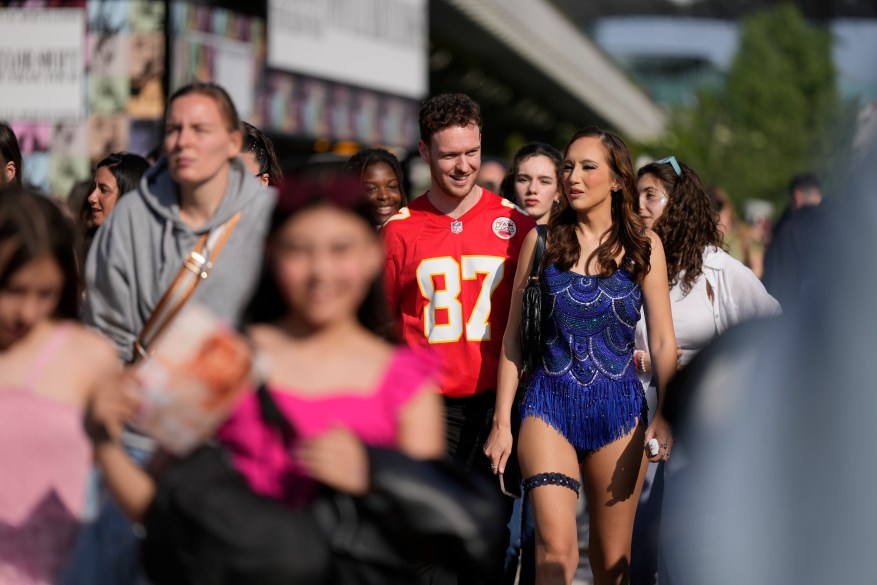 Fans arrive at Paris La Defense Arena.