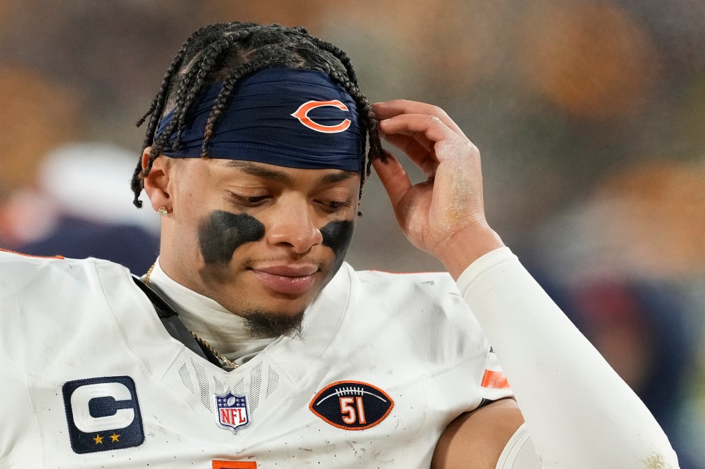 Justin Fields made no friends early in his Bears career. 