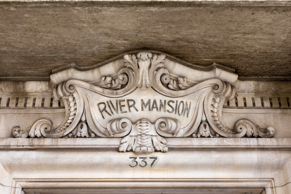 River Mansion, ta 337 Riverside Drive