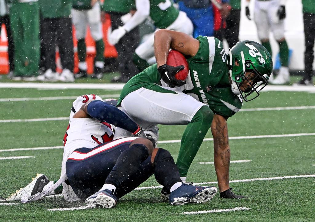 Houston Texans cornerback D'Angelo Ross (37) tackles Jets wide receiver Xavier Gipson (82) during the second quarter. Jets and Houston Texans in East Rutherford, NJ. 