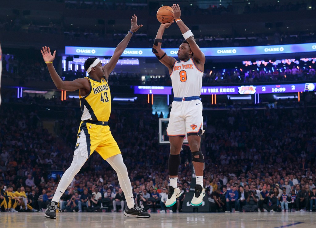 Knicks forward OG Anunoby hits a 3-pointer in the first quarter on Sunday.