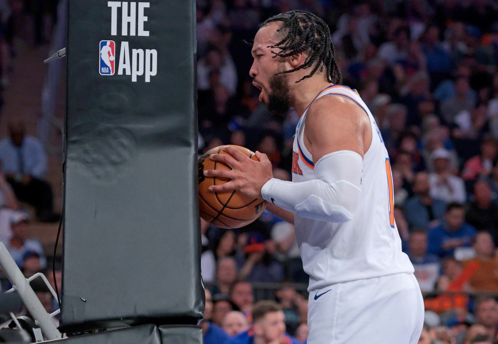 Jalen Brunson reacts during the Knicks' loss to the Pacers.