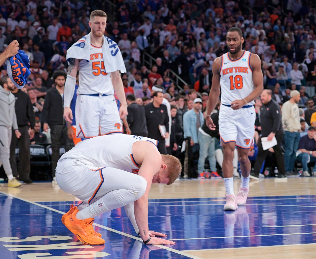 Donte DiVincenzo reacts on the court during the third quarter.