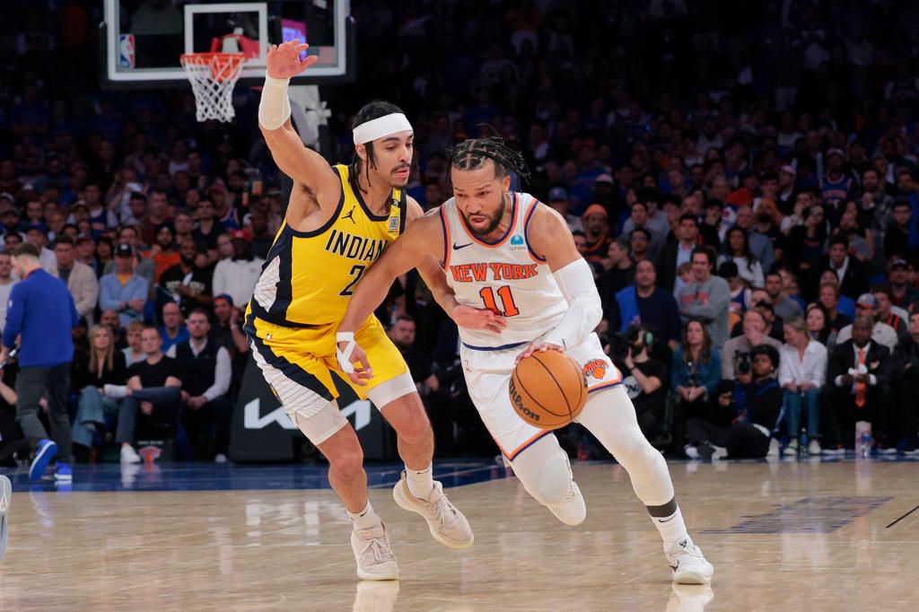 Jalen Brunson tied Bernard King's Knicks record of four straight games with 40-plus points.