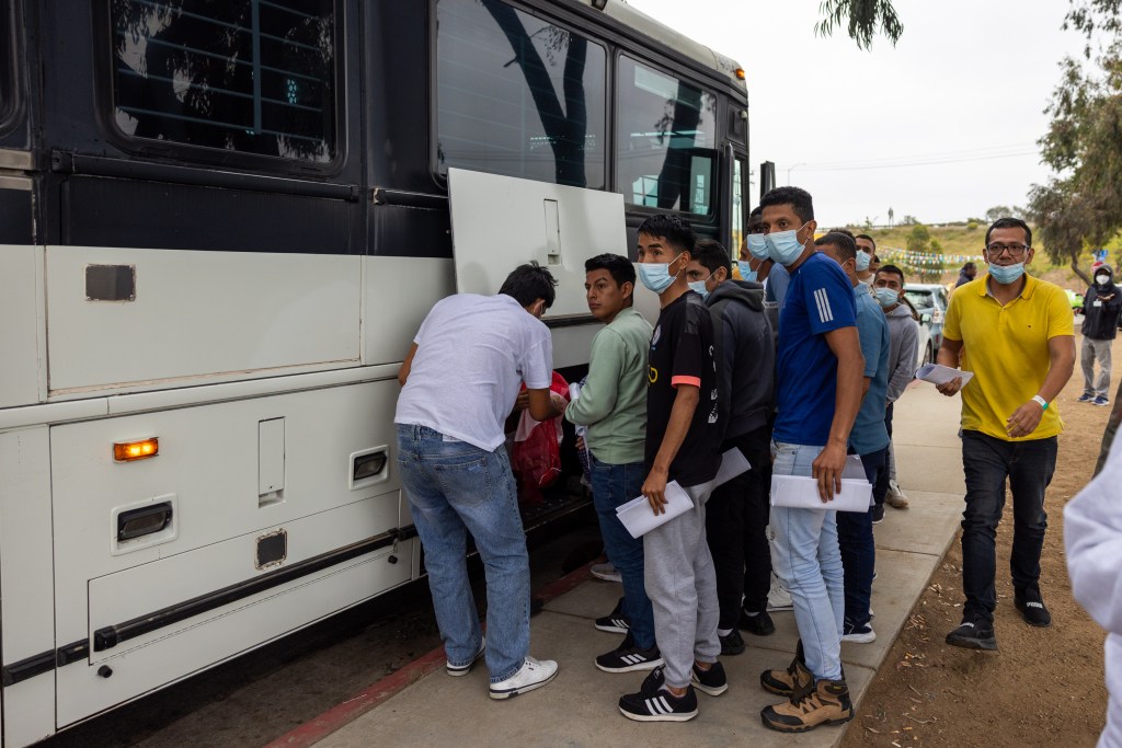 Border Patrol agents release migrants bused to the streets of San Diego