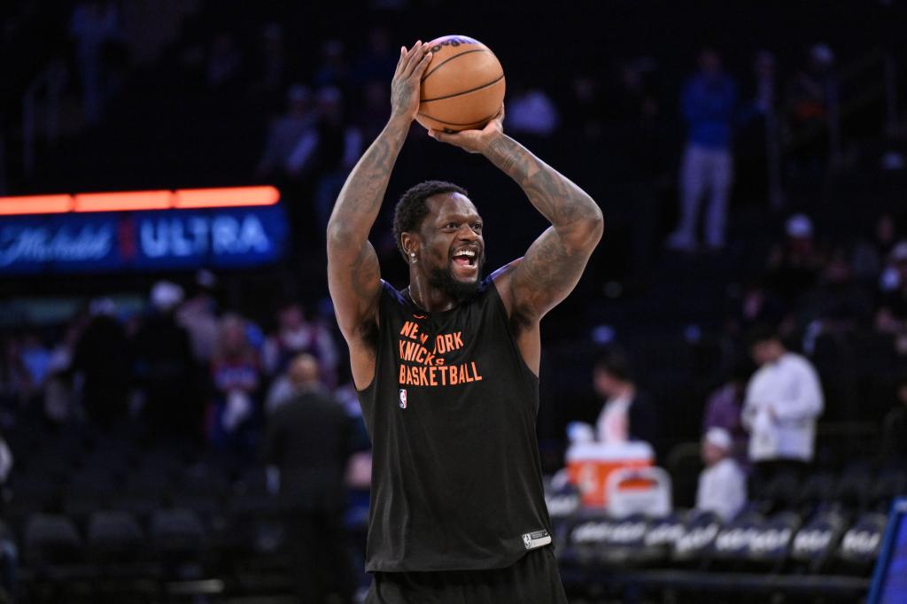 New York Knicks forward Julius Randle (30) warms up before a game against the New York Knicks at Madison Square Garden.