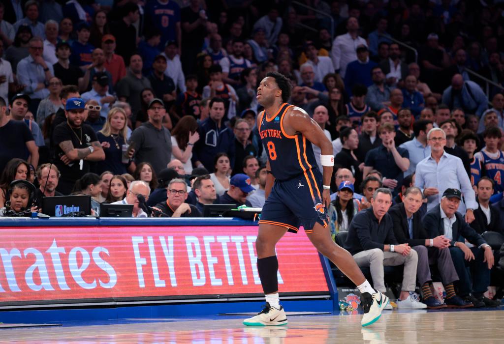 New York Knicks forward OG Anunoby #8 grabs his leg after he injuries his hamstring driving to the basket during the third quarter.