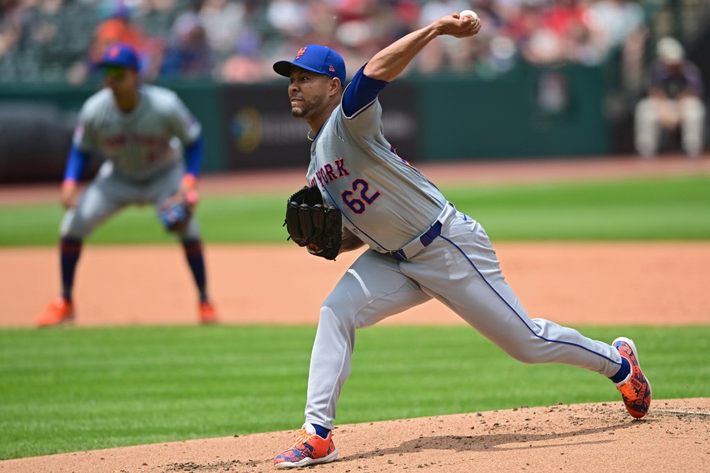  Mets starting pitcher Jose Quintana delivers during the first inning