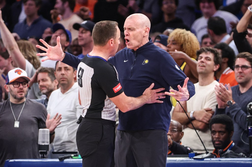 Pacers coach Rick Carlisle yells at an NBA referee during a Game 2 loss to the Knicks on Wednesday.