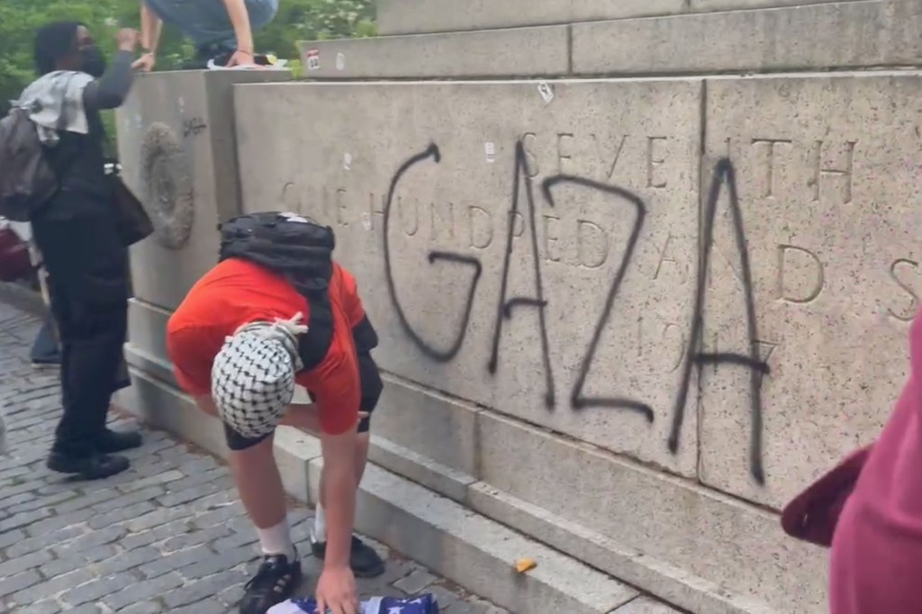 The war memorial was defaced by several vandals who scrawled "Gaza" and "Free Palestine" on its base and plastered the statue with anti-Israel stickers. 