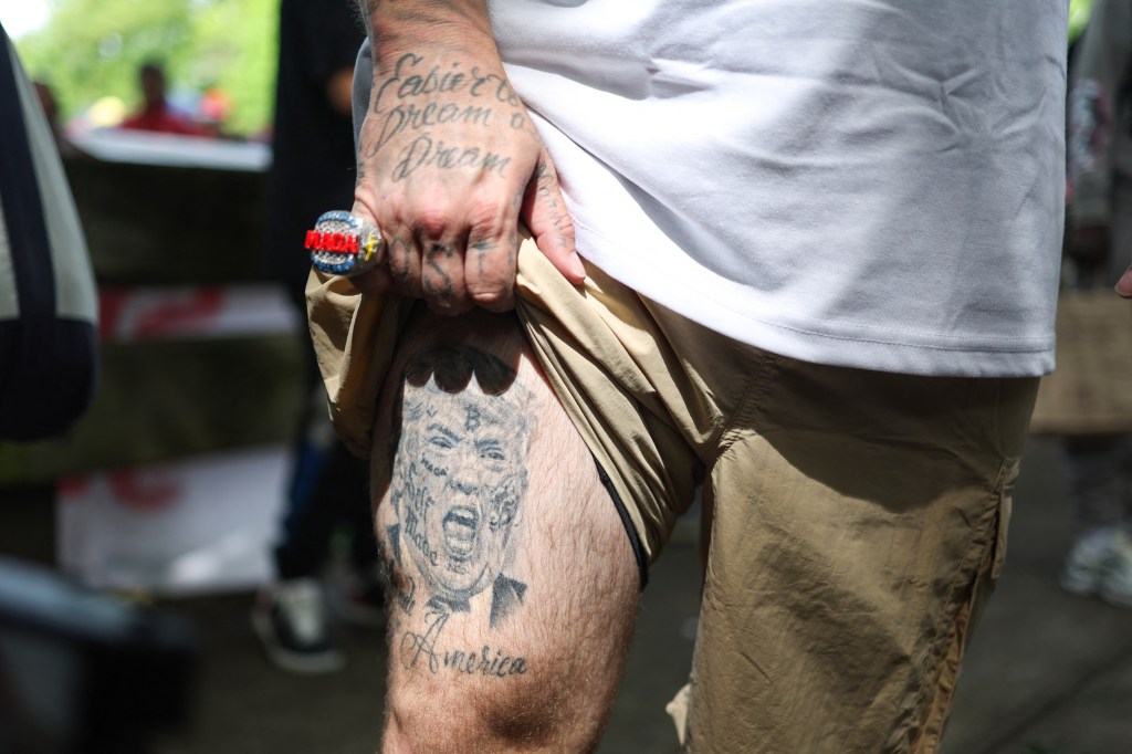 Rapper Forgiato Blow showing his Trump leg tattoo.