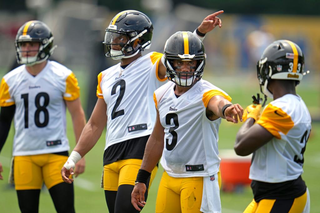 Justin Fields (2) and Russell Wilson (3) during Steelers OTAs.