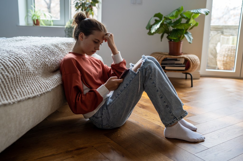 Social media addiction was linked to higher levels of anxiety, poorer body image, poorer health, lower mood, more tiredness, and greater feelings of loneliness.
