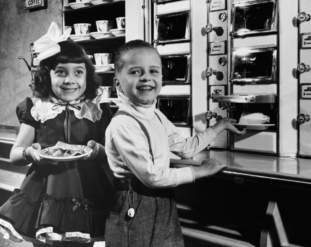 Children enjoy the Automat's offerings in 1950.