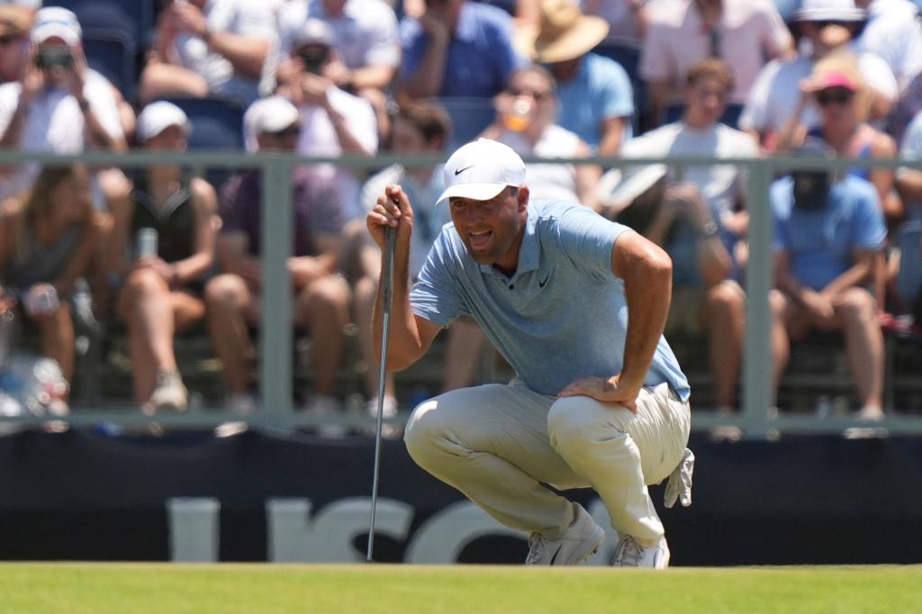 Scottie Scheffler lines up a putt on the 17th green during the third round of the U.S. Open golf tournament. 