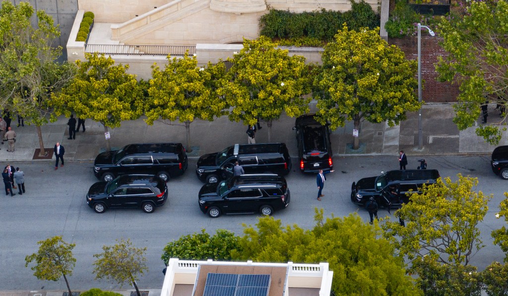 Aerial view of Donald Trump's motorcade arriving at David Sacks' mansion in Pacific Heights, San Francisco for a fundraising event.