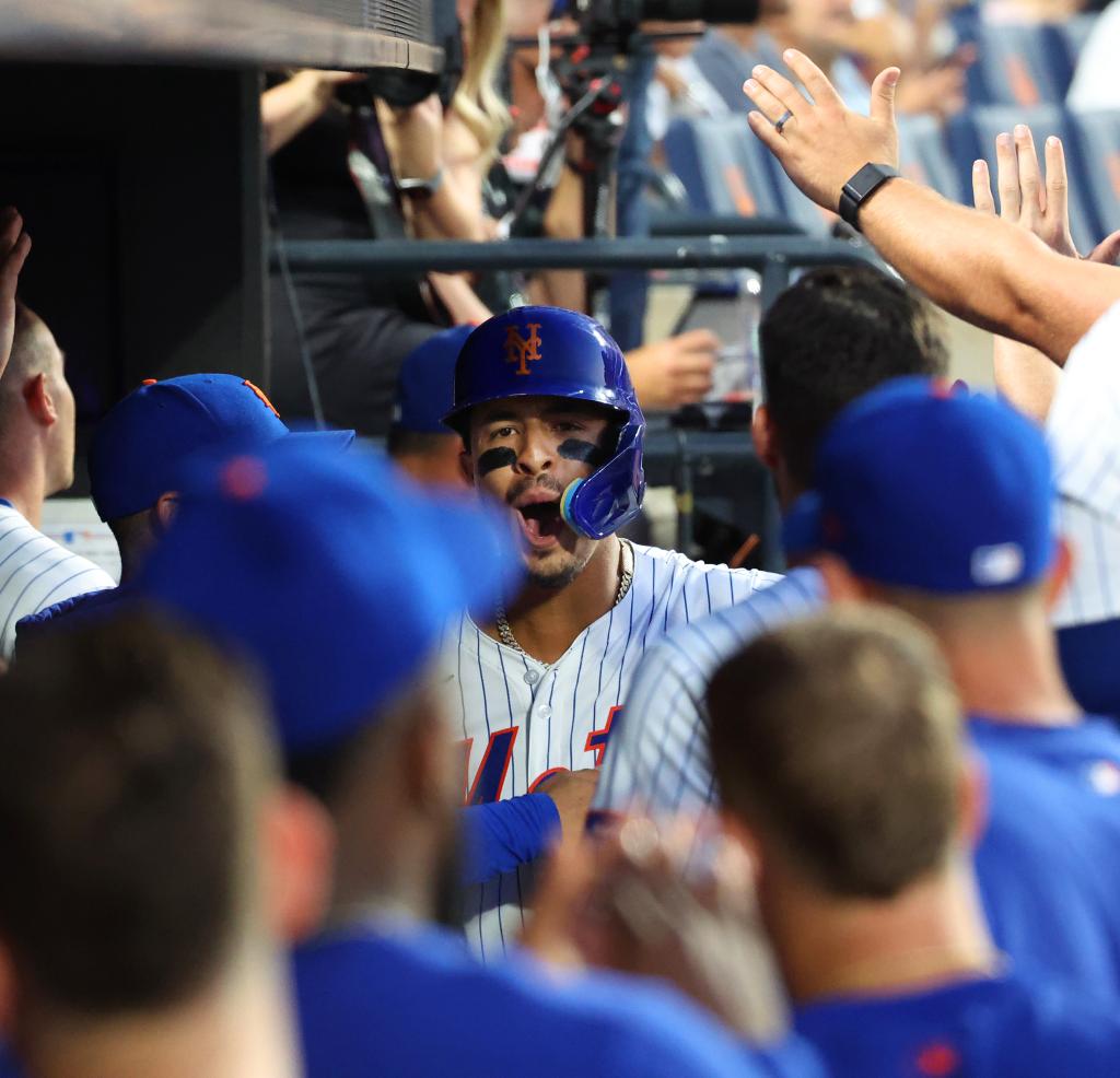 Mark Vientos celebrates his second home run against the Yankees on Tuesday.