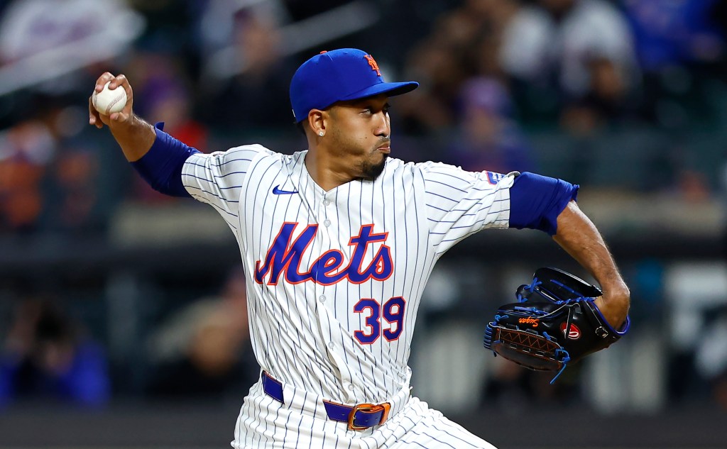 ets relief pitcher Edwin Diaz (39) throws against the Detroit Tigers