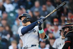 Aaron Judge belts a 464-foot homer in the first inning of the Yankees' win.