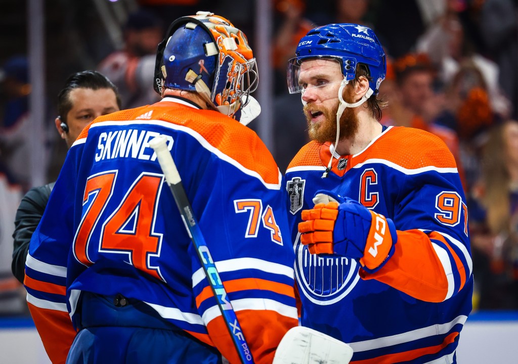 Connor McDavid (right) celebrates with Stuart Skinner after the Oilers' 5-1 Game 6 win over the Panthers.