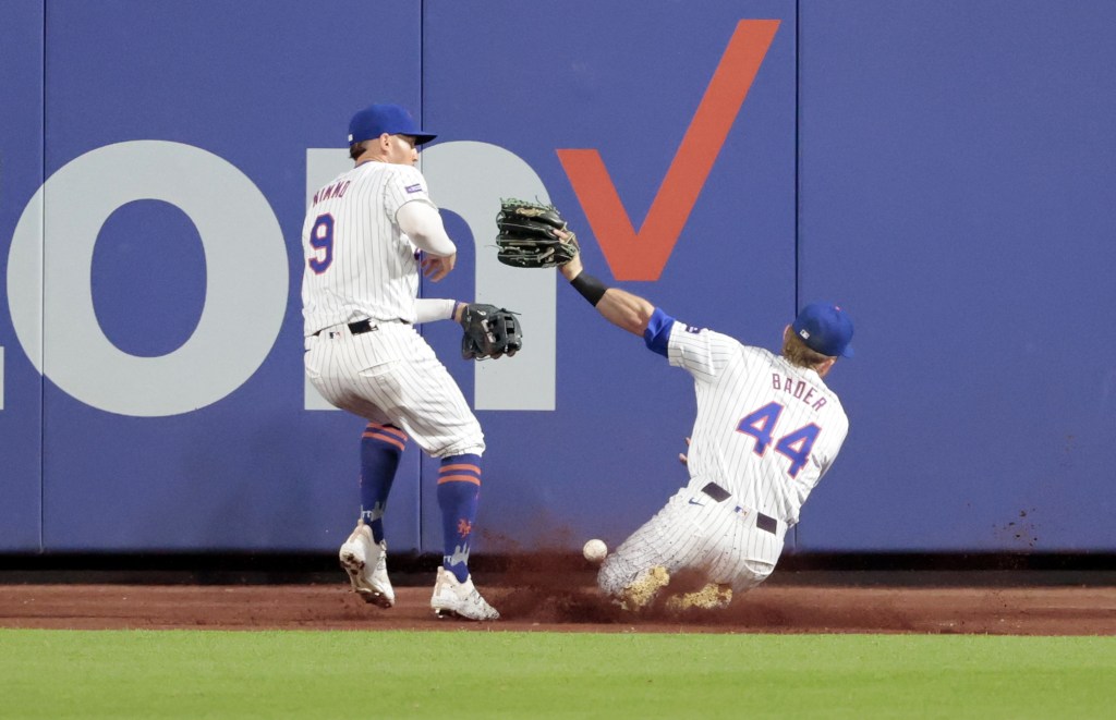 Harrison Bader (right) avoids a collision with Brandon Nimmo but couldn't come up with the sliding catch on a double hit by Bryan De La Curz during the fifth inning of the Mets' loss.