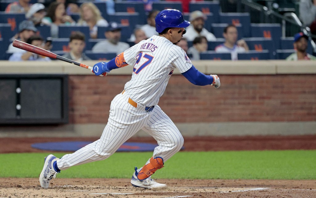 Mark Vientos hits a two-run double during the second inning in the Mets' loss.