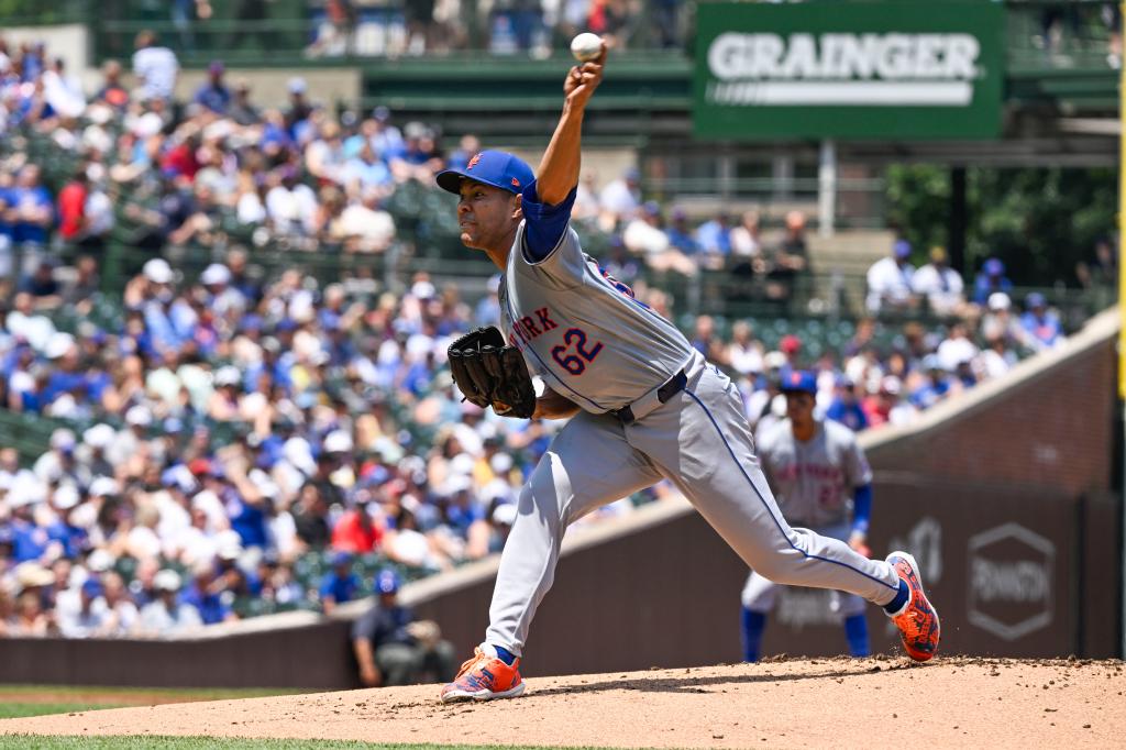 New York Mets pitcher Jose Quintana delivers during the first inning of a baseball game against the Chicago Cubs, Friday, June 21, 2024, in Chicago.