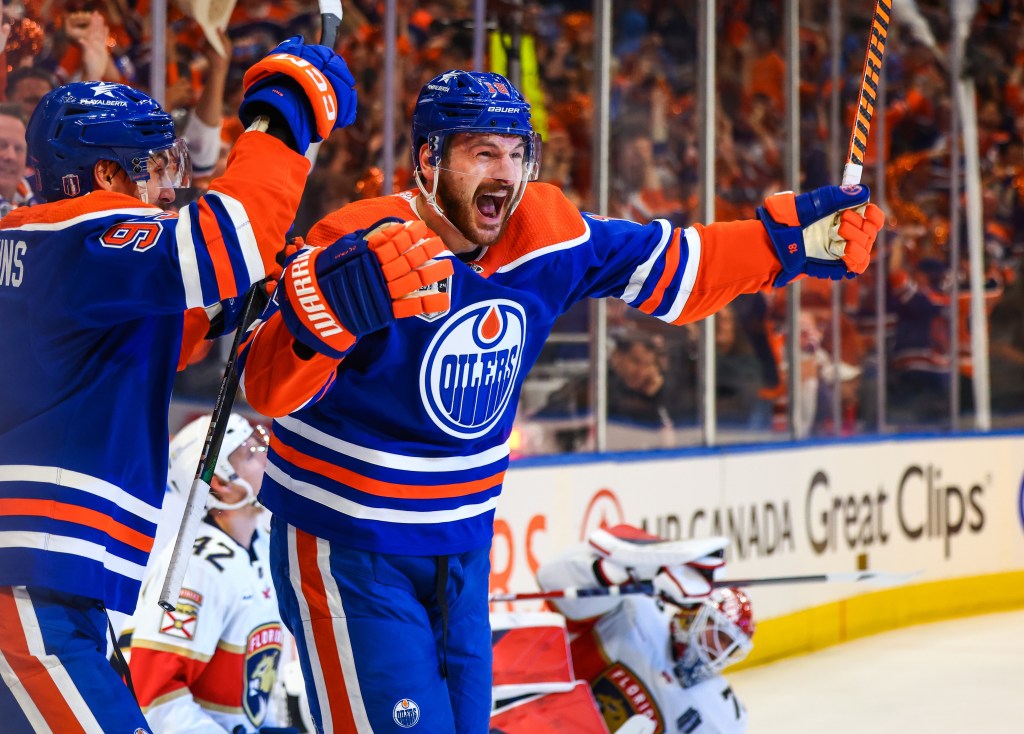 Zach Hyman celebrates after scoring a goal during the second period of the Oilers' Game 6 victory.