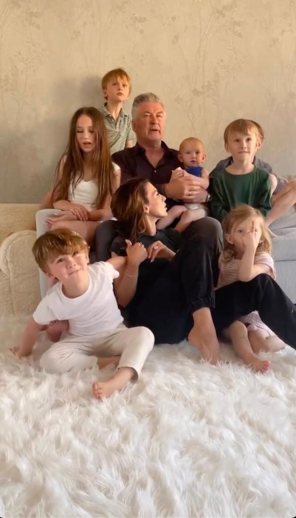 Alec and Hilaria Baldwin with their 7 kids. 