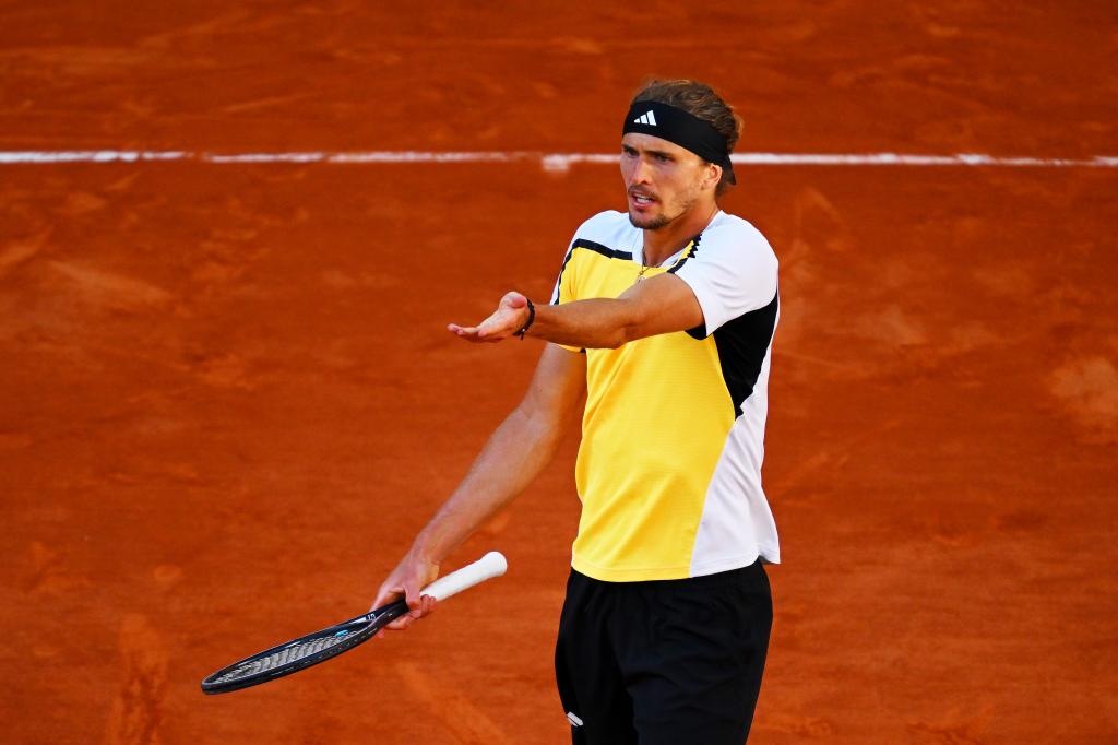 Alexander Zverev reacts during his French Open loss on Sunday.