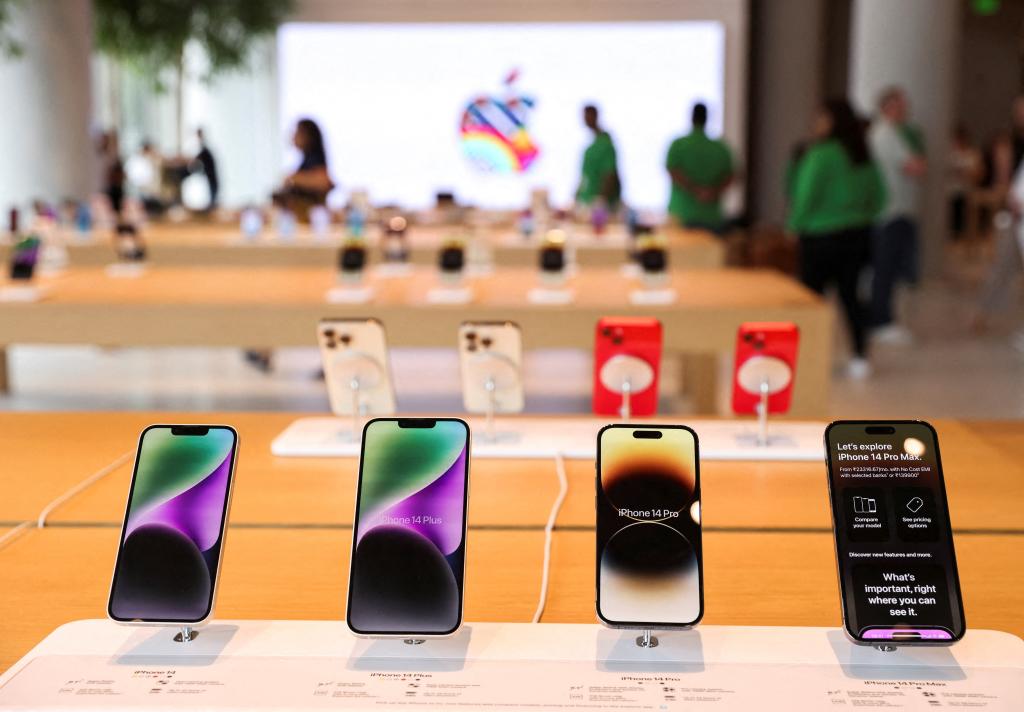 iPhones on display