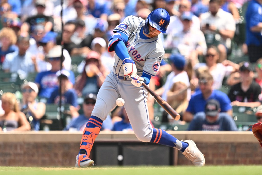 Brandon Nimmo hits a single in the fourth inning against the Chicago Cubs at Wrigley Field.