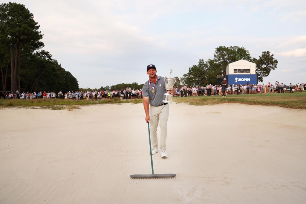  Bryson DeChambeau of the United States poses with the trophy after winning the 124th U.S. Open.