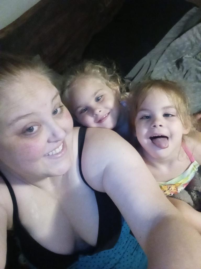 Callie Brunett pictured with her two daughters Jalie and Erin *Missing little girl, 4, Erin Brunett found dead, 6 y/o sister Jalie rescued alive after frantic search for kidnapped kids