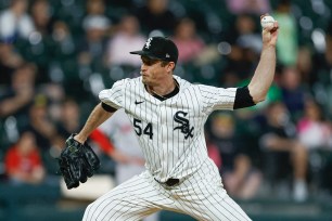 The Yankees signed free agent left-hander Tim Hill.