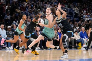 The Liberty's Breanna Stewart (30) drives to the basket on Tuesday night.